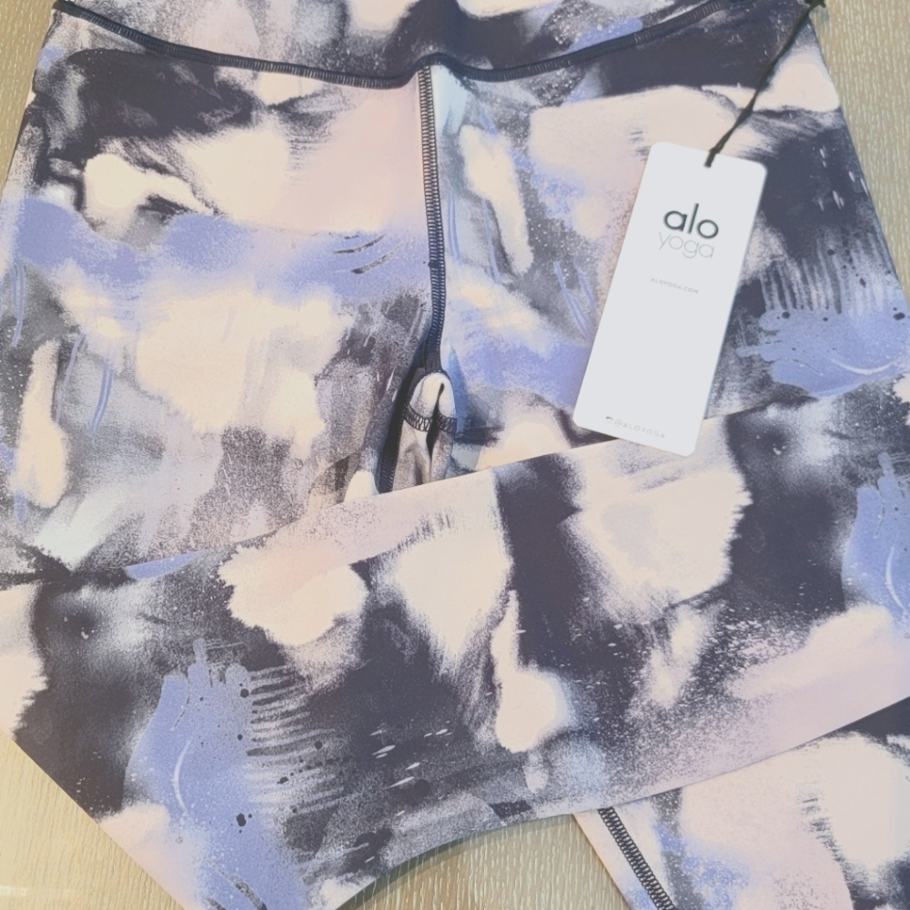ALO YOGA VAPOR HIGH WASTE LEGGINGS. SIZE SMALL BLUE/PURPLE TIE DYE.
